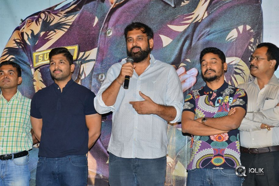 Army-People-Watching-Naa-Peru-Surya-Naa-illu-India-Movie-Photos